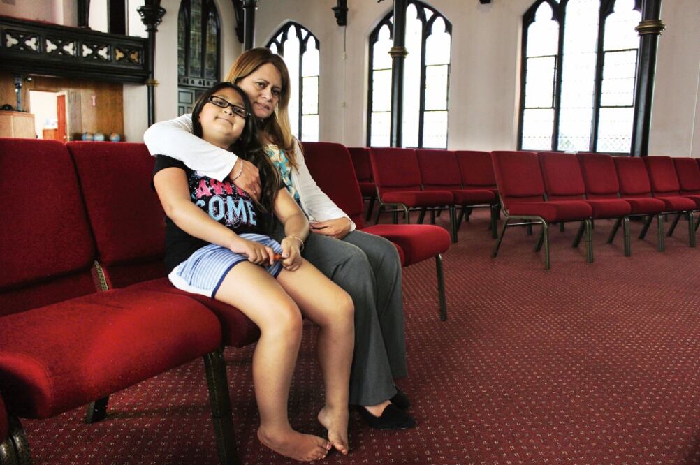En peligro. La guatemalteca Nury Chavarria se refugió en una iglesia de New Haven, Connecticut, para no ser deportada. (PAT EATON-ROBB. AP)