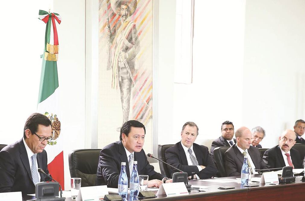 Roberto Campa, Miguel Ángel Osorio Chong, José Antonio Meade y José Antonio González Anaya, durante el encuentro entre el gobierno federal y miembros de la Conferencia del Episcopado Mexicano. Foto Especial
