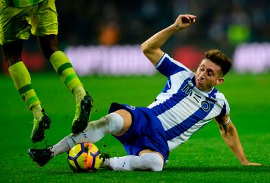 "Tecatito" y Herrera titulares en victoria del Porto