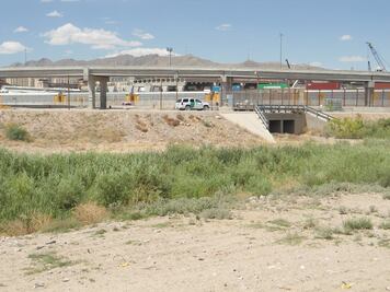 Ofrecen a reos para construir muro fronterizo de Trump