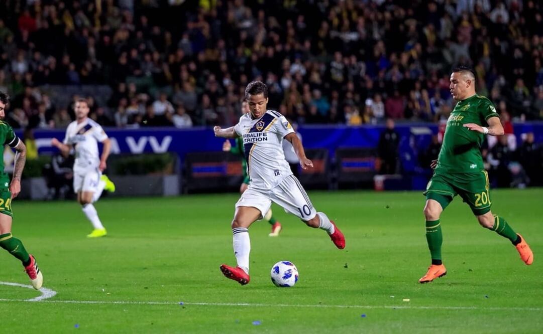 Twitter (@OficialGio)