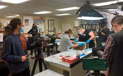 Hallan libros, municiones y dinero en cápsula del tiempo enterrada hace 130 años en EU