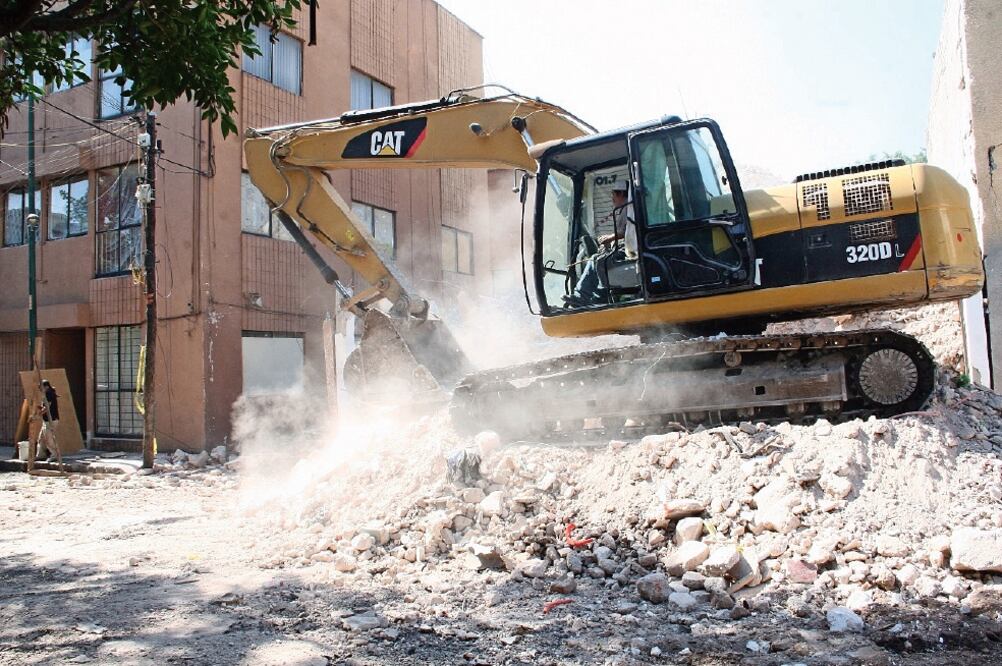 Ángel Luna, encargado del despacho de la jefatura delegacional dijo que después de que se limpie el predio de Elena Arizmendi 23 se pondrá seguridad pública para que no sea invadido (CORTESÍA)