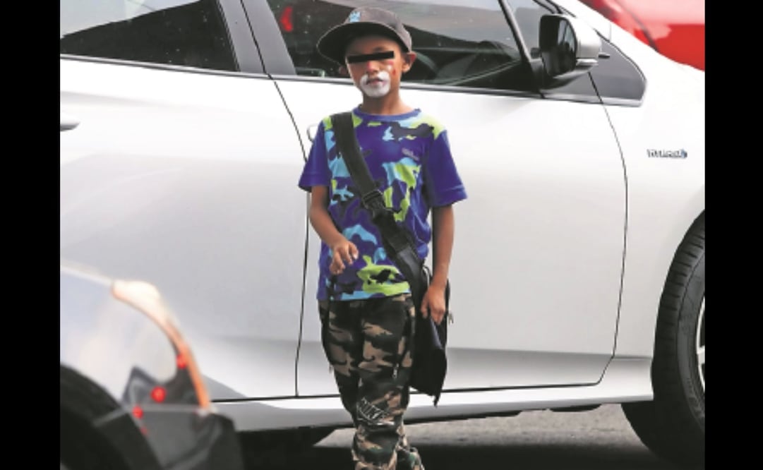 En cruces peatonales se registran niños trabajando. Foto: Graciela López. EFE 