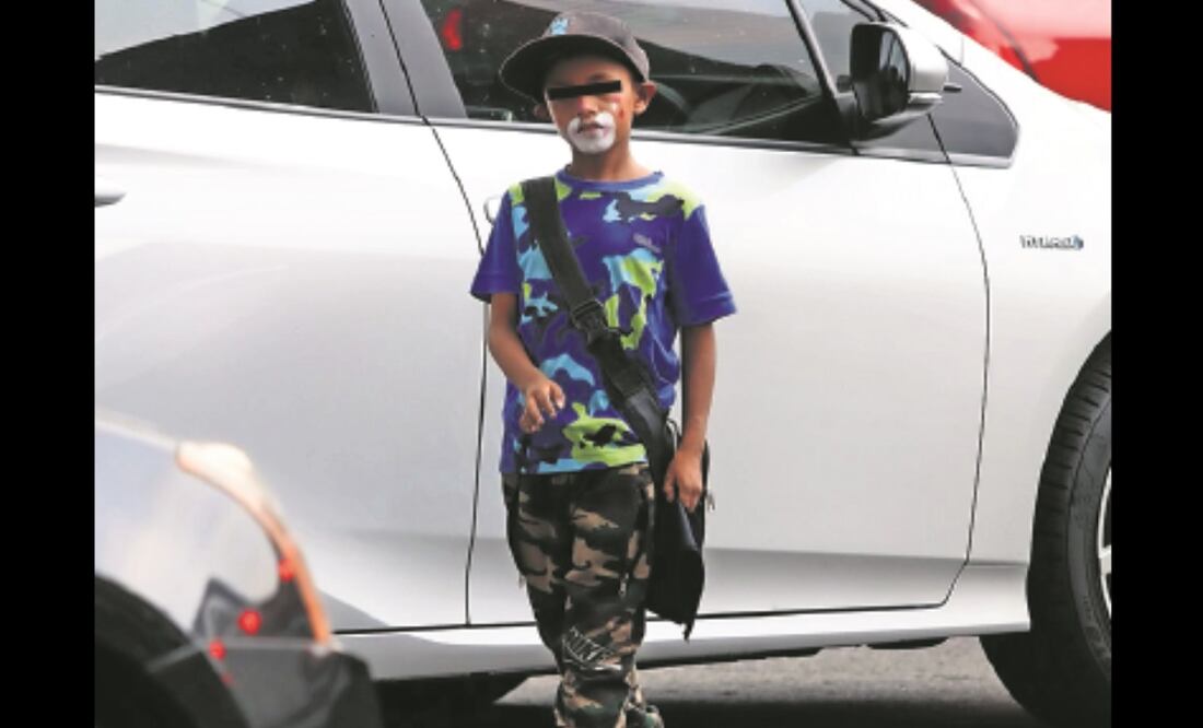 En cruces peatonales se registran niños trabajando. Foto: Graciela López. EFE