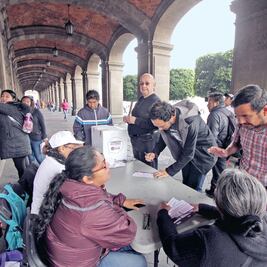 PAN y PRD se lanzan contra consulta por aeropuerto