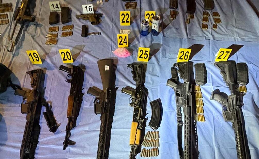 Aseguran 10 armas de fuego, droga y equipo táctico tras cateo de domicilio en Guaymas (25/05/2025). Foto: Especial