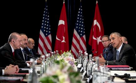 Barack Obama insta a Erdogan a acabar con el EI 