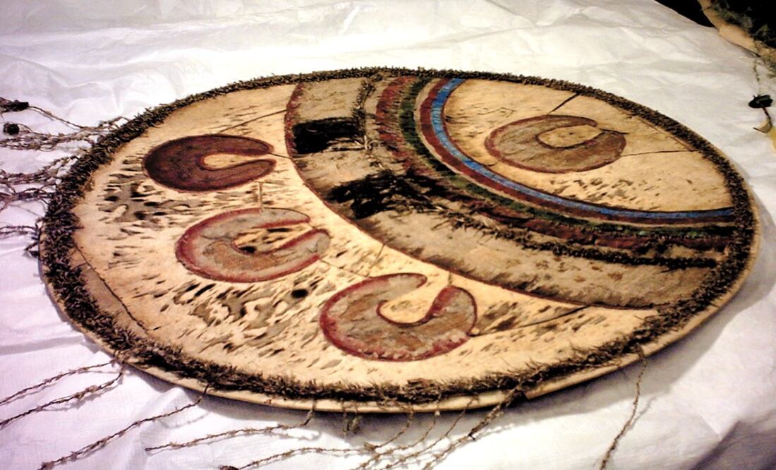 The shield is made with feathers and jaguar skin - Photo: File photo/EL UNIVERSAL