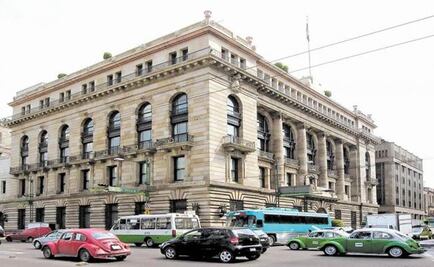 Mexico central bank splits over possible hike before the Fed