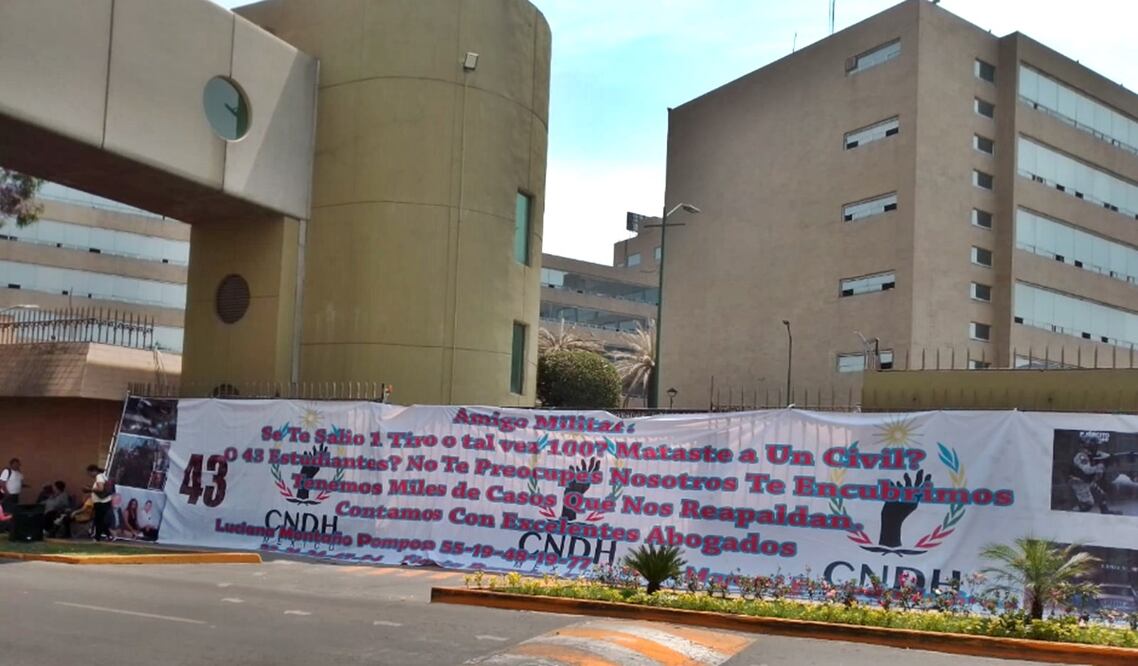 Mujeres protestan frente a la Sedena para pedir que se termine la impunidad en casos de violaciones a derechos humanos cometidos por militares