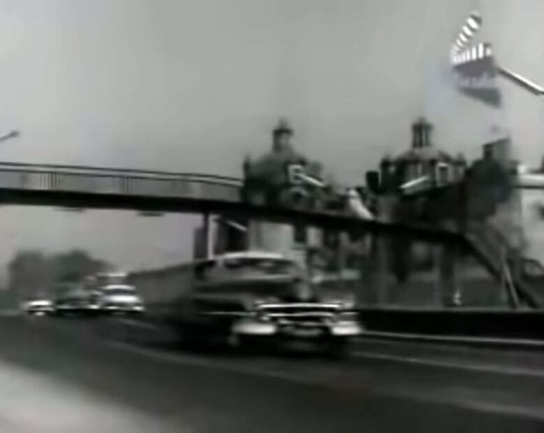 Los puentes peatonales expresaban “modernidad” en los 50 y 60