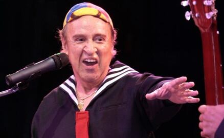 Carlos Villagrán y Agatha Christie en un día como hoy