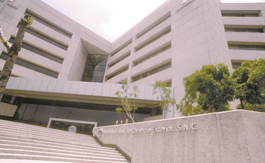 Bancomext y Nafin justifican en la licitación pública que el propósito de los teléfonos celulares es que se tenga movilidad tecnológica, con un sistema operativo de vanguardia. Foto: Archivo/ El Universal