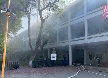Reportan incendio en prepa 8 de la UNAM