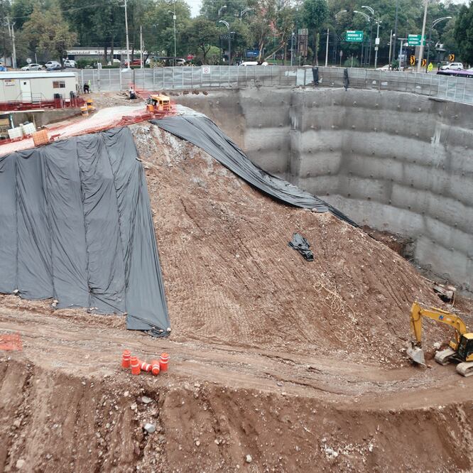 La construcción del complejo Be Grand, frente a la antigua entrada a la UNAM, en avenida Universidad, fue rechazada por vecinos y académicos. (ARIEL OJEDA. EL UNIVERSAL)