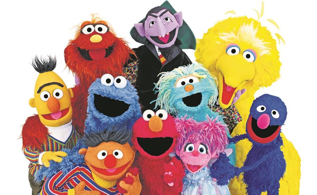 Desde hace 50 años han estado en la televisión mexicana, atendiendo a niñas y niños con valores como respeto y educación. Foto: Sesame Workshop 