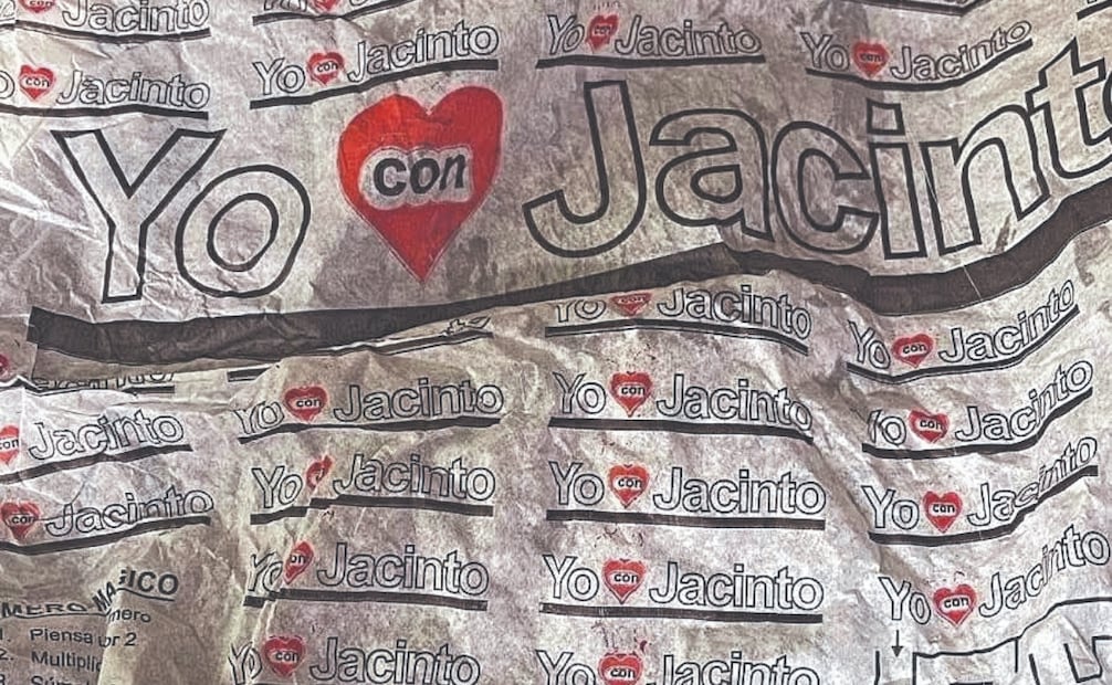 En casi todo el estado, principalmente en Acapulco, Chilpancingo, Iguala y Zihuatanejo, se pueden ver bardas, algunos espectaculares e incluso en el papel de las tortillas los nombres de algunos aspirantes de Morena a la candidatura. Foto: Arturo de Dios Palma y Salvador Cisneros/ EL UNIVERSAL