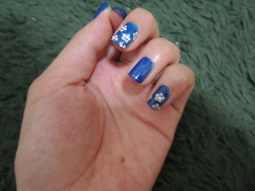 Apúntate a la tendencia de la manicura con flores