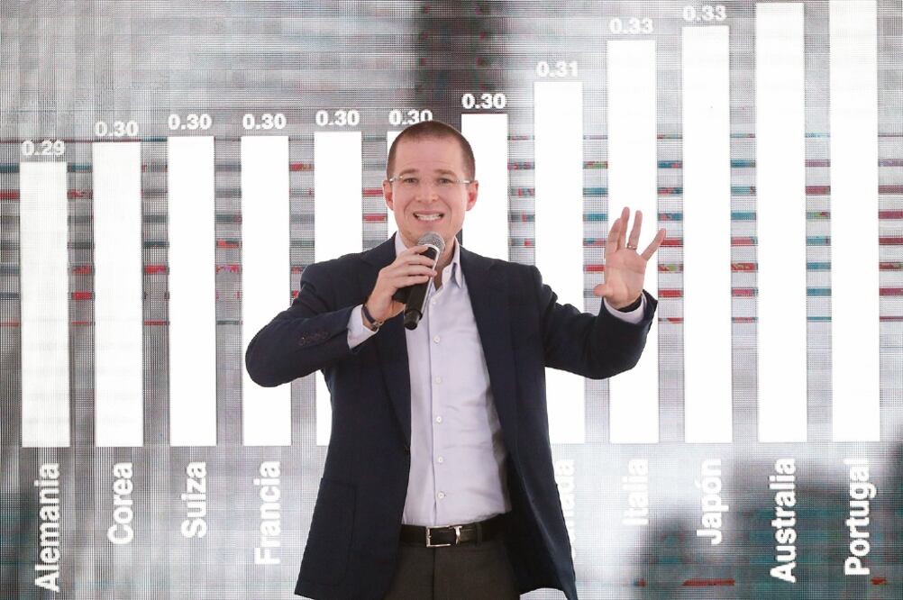 Ricardo Anaya aseguró que lo que se hace en el periodo de precampañas es comunicarse con la gente, aun cuando sólo deben hablar con los militantes. (BERENICE FREGOSO. EL UNIVERSAL)