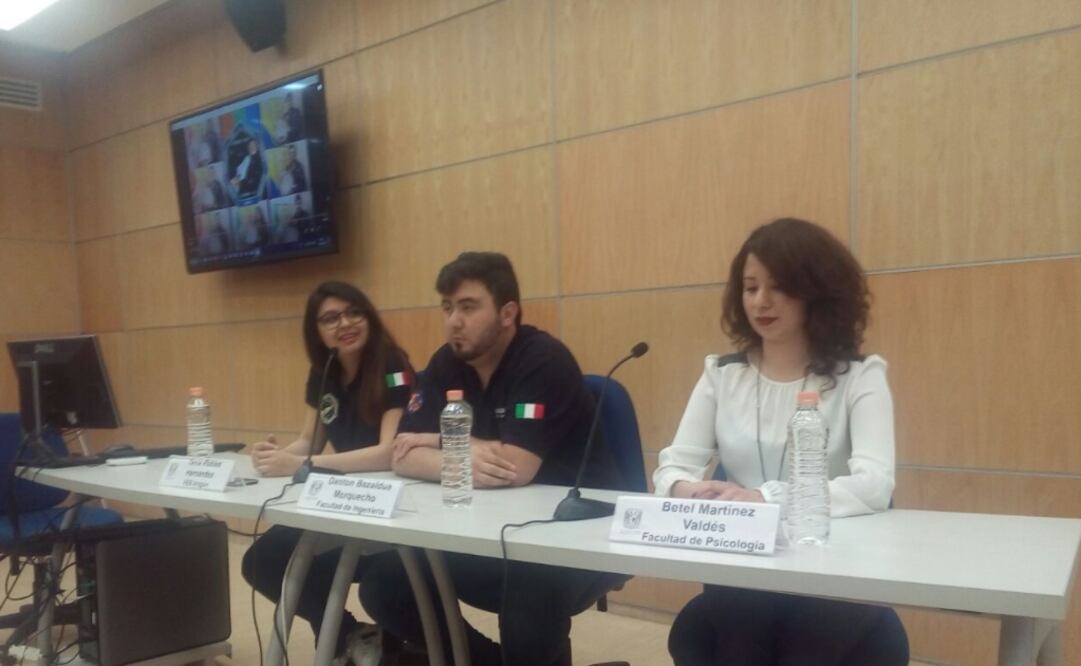 En conferencia de prensa, junto con la psicóloga de la misión Betel Martínez Valdés, los estudiantes explicaron el proyecto. (FOTO: Carlos Ramírez)