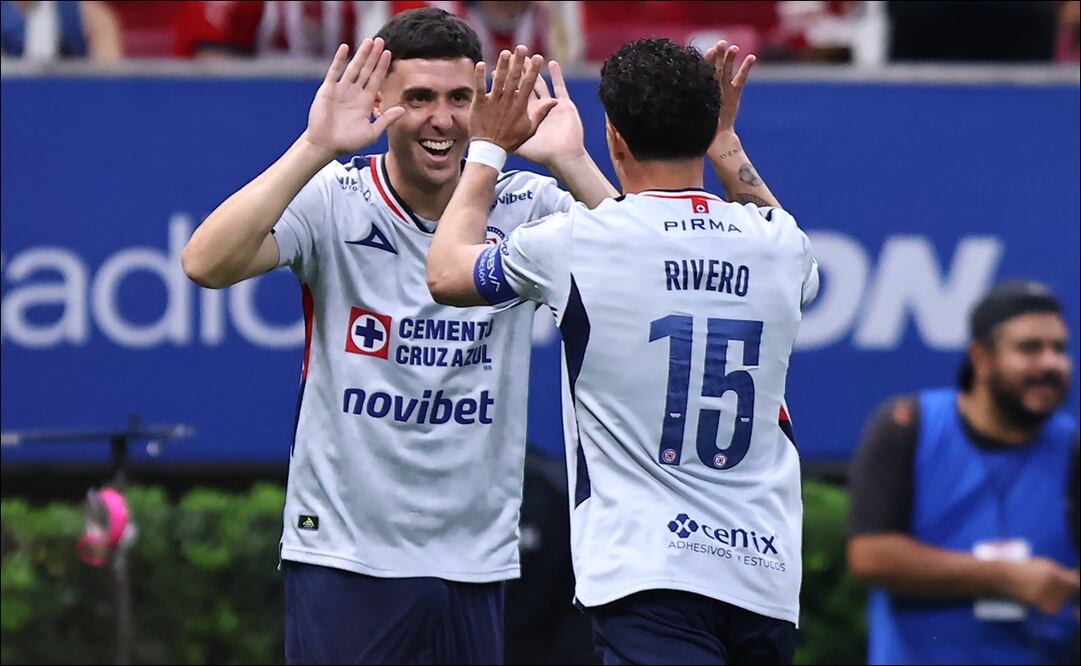 Cruz Azul sigue prendido y venció a Chivas en un juegazo para mantener su invicto y aumentar la crisis rojiblanca / FOTO: Imago7