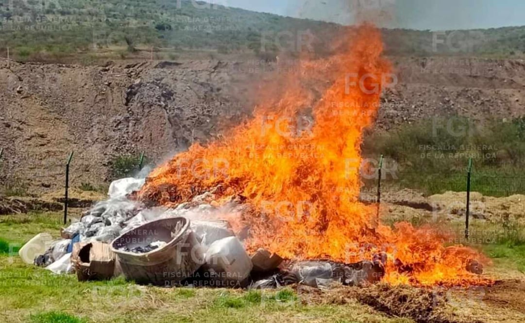 Destruye FGR más de tres toneladas de narcóticos y dos mil litros de metanfetamina en Michoacán (19/04/2026). Foto: Especial