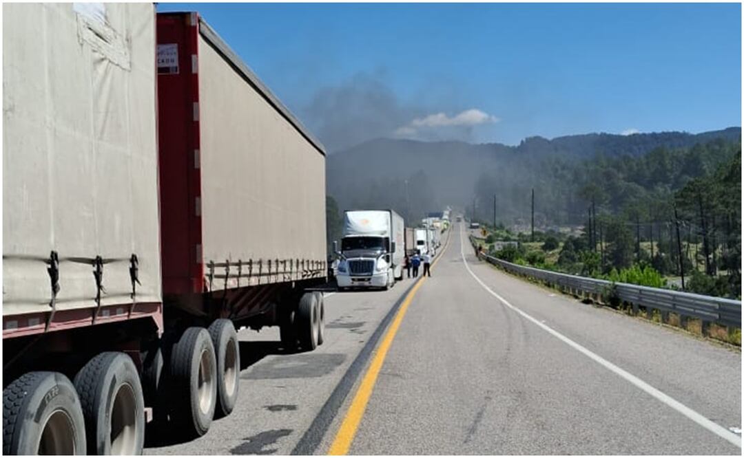 Ambos choferes identificados como Marlon “N” y Cristian “N”, fueron detenidos en la carretera federal 15, en Sinaloa. Foto: Ilustrativa / Especial