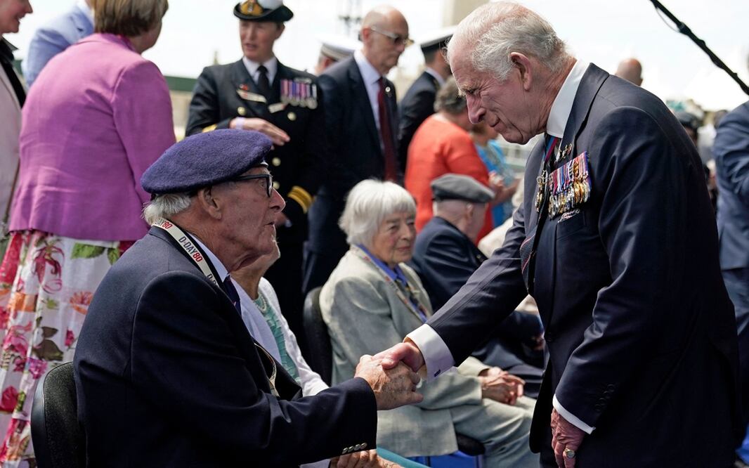 El monarca británico participó en la conmemoración por los 80 años del Día D en el puerto de Portmouth, desde donde la llamada operación Overlord partió el 5 de junio de 1945. Foto: AFP
