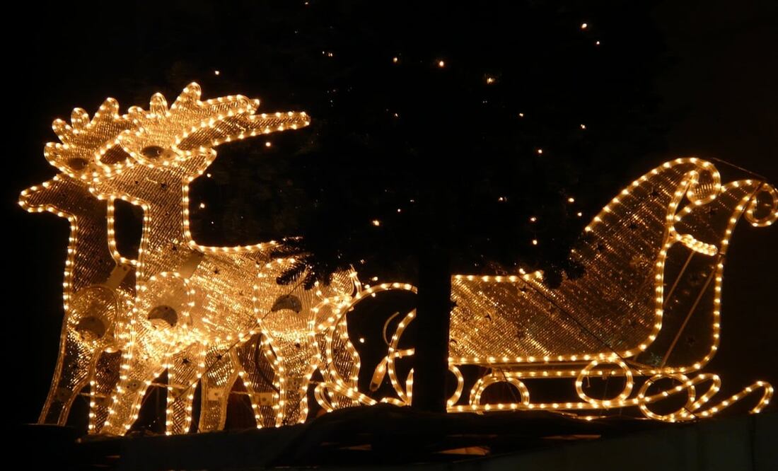 El reno forma parte de las decoraciones de la ciudad. Imagen Pixabay