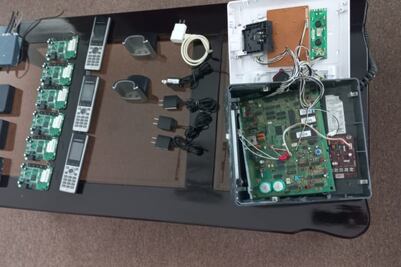 Celulares, videojuegos y módems son decomisados tras revisión en penal de Chetumal