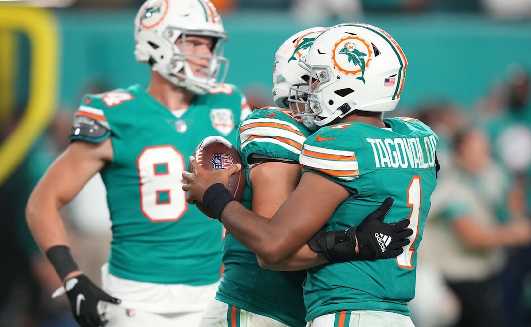 Tua Tagovailoa y Alec Ingold - FOTO: AFP