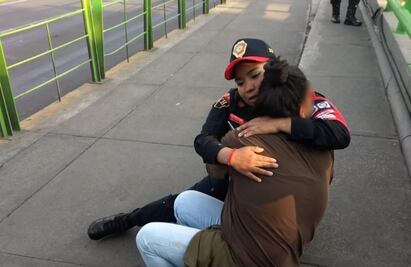 Policía evita que mujer se lance desde puente peatonal en la GAM