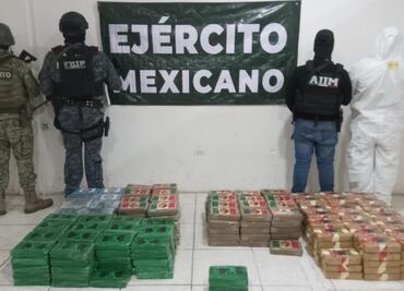 Fuerzas de seguridad aseguran paquetes de probable cocaína y vehículos en Chiapas; se ubicaron en una bodega de Huixtla