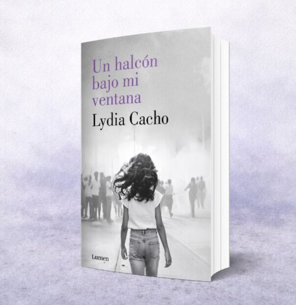 Lydia Cacho presenta su nuevo libro, "Un haclón bajo mi ventana".
Foto: Instagram, vía @lydiacacho