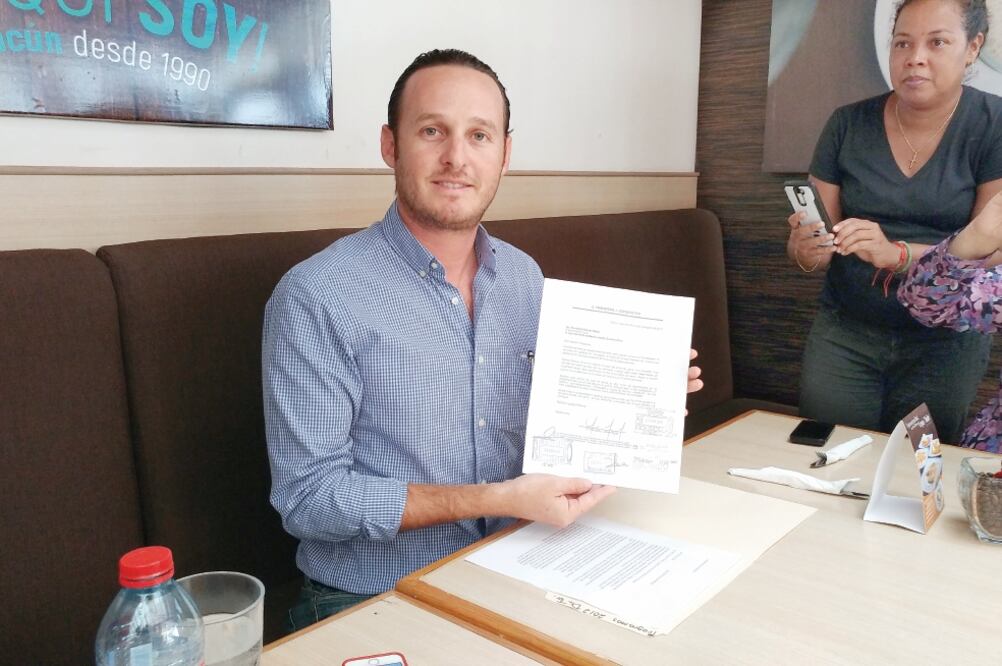 El titular de la Dirección de Turismo de Cancún, Francisco López Reyes, renunció al cargo. La empresaria Jane García ocupará su lugar. (ADRIANA VARILLAS. EL UNIVERSAL)