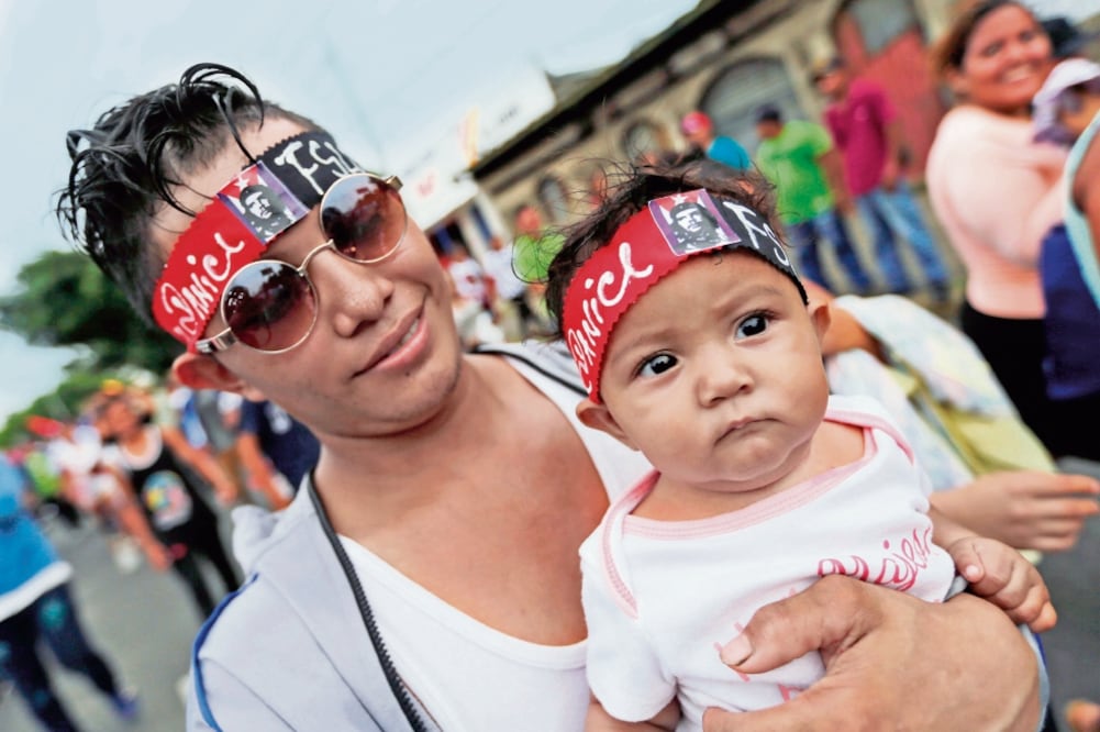 Simpatizantes sandinistas pro Ortega participaron, ayer, en una marcha en Managua por el Día del Estudiante y para “exigir justicia para las víctimas del terrorismo”, en alusión a una veintena de policías muertos durante las protestas (INTI OCON. AFP)