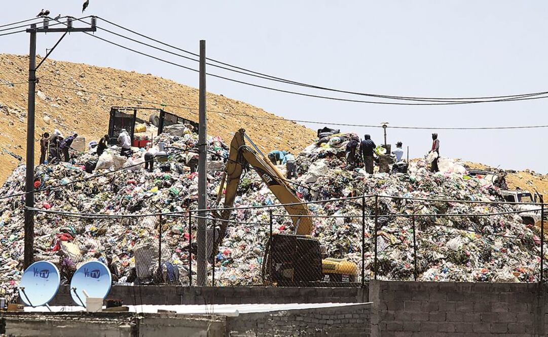 Con  el cierre de campañas para elegir gobernadores, alcaldes, diputados federales y locales, y tras los sufragios del 7 de junio pasado, toneladas de basura electoral que fueron retiradas de las calles son desechadas y procesadas en centros de reciclaje