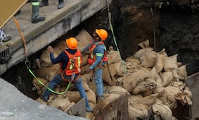 Reparan drenaje tras socavón en Iztapalapa; trabajos operan día y noche en colonia Renovación