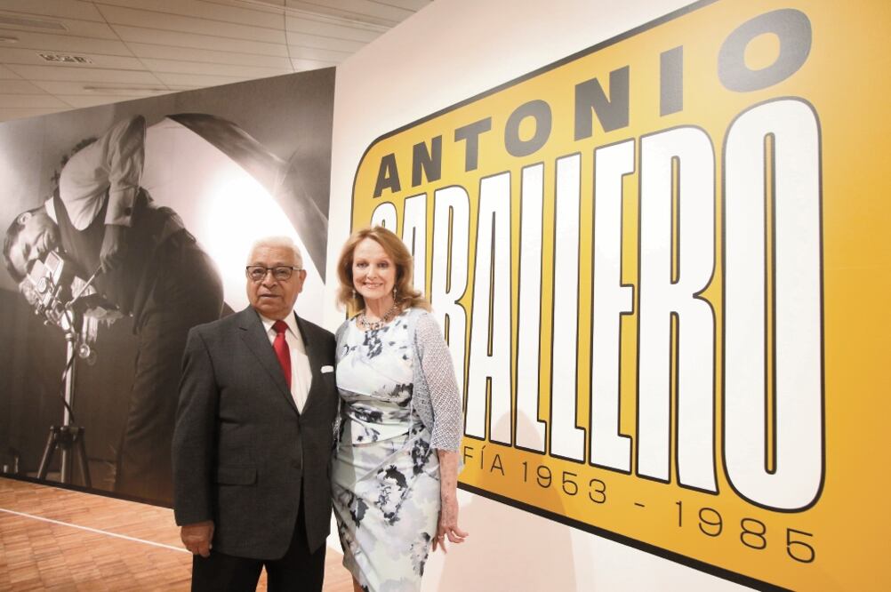 Al visitar la muestra, Antonio Caballero y Christiane Magnani recordaron su trabajo. Foto: Carlos Mejía. El Universal