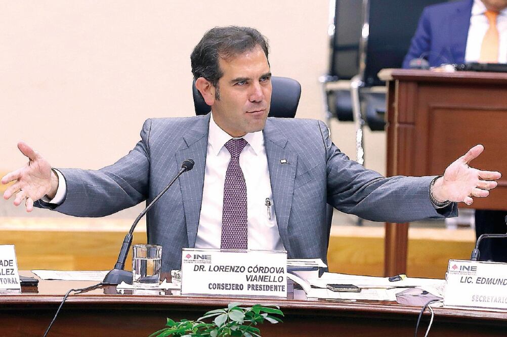 El presidente del INE, Lorenzo Córdova, dice que aun con el recorte de 800 mdp, no pretenden pedir más presupuesto. (ARCHIVO EL UNIVERSAL)