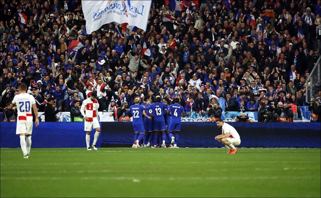 Francia festeja con su afición el pase a semifinales / Foto: EFE