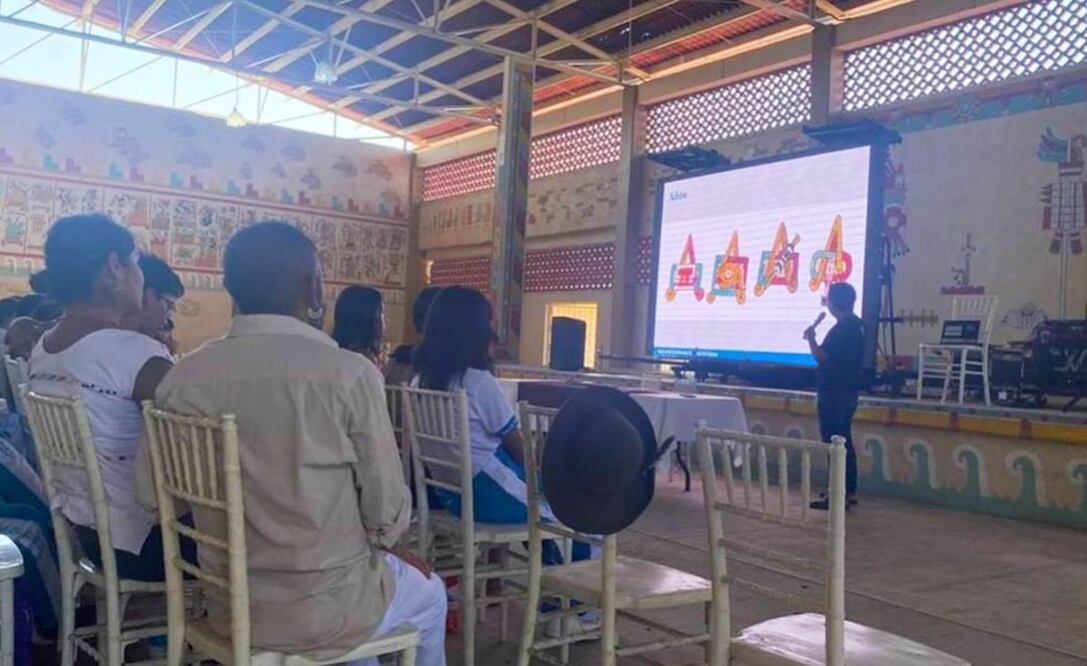 Códices de la nación Ñu´u Savi son presentados en el museo comunitario Yucu Sa’a.
Foto: Juana García