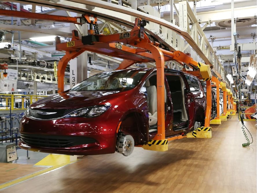 Empleado de FCA fallece por coronavirus, paran planta por precaución