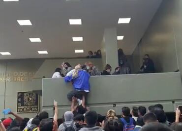 Video. Empleados se enfrentan a golpes contra alumnos de la FES Acatlán por paro de labores