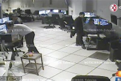 Policías arrestados por fuga, en riesgo, señalan