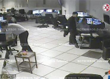 Policías arrestados por fuga, en riesgo, señalan