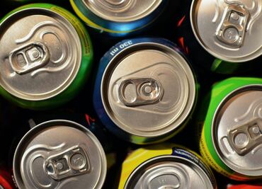 ¿Cuáles son los peligros de tomar refresco según Harvard?