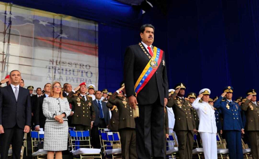 El incidente tuvo lugar cuando Maduro pronunciaba un discurso ante cientos de militares con motivo del aniversario de la Guardia Nacional. Foto: Reuters