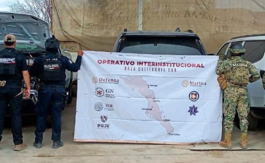 Aseguran taller clandestino donde alteraban vehículos en La Paz, BCS; hallan unidades robadas y cartuchos.
Foto: Especial.